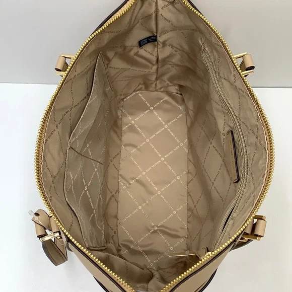 MICHAEL KORS
Charlotte Large Logo and Leather Top-Zip Tote Bag Bisque Mu… - Picture 11 of 16